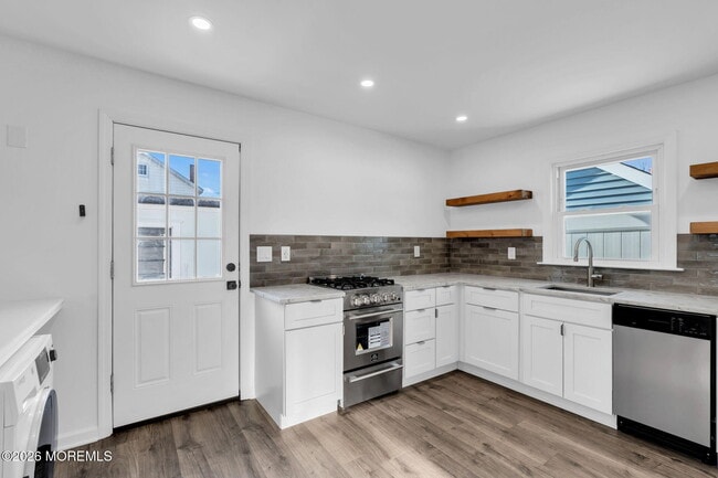 Building Photo - 1807 Laurel Terrace