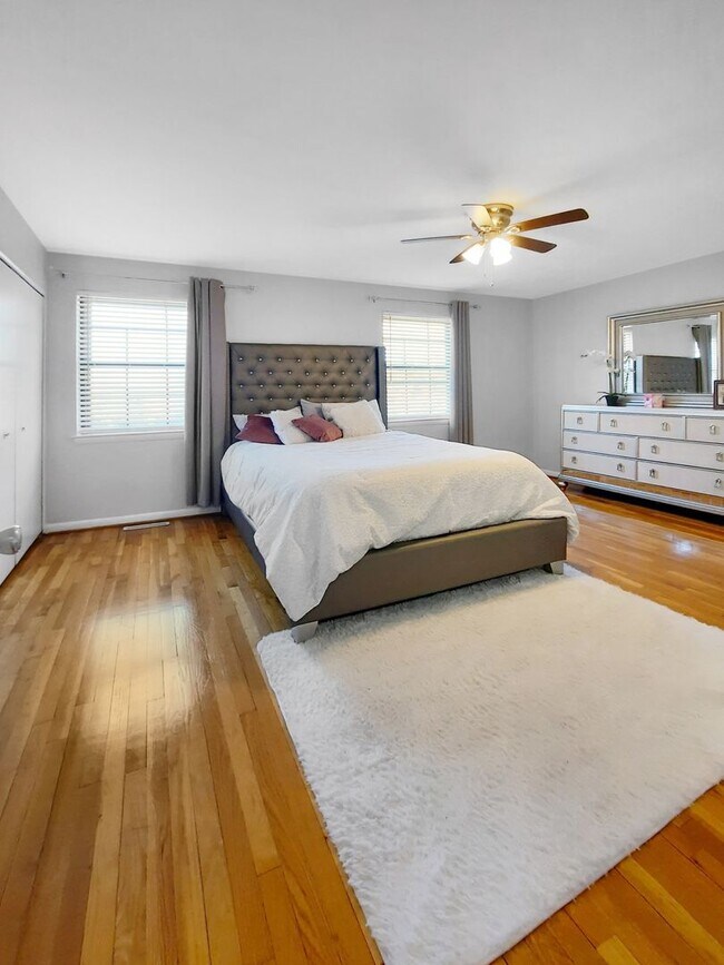 Building Photo - Experience refined living in the gated Dulaney Towers Community