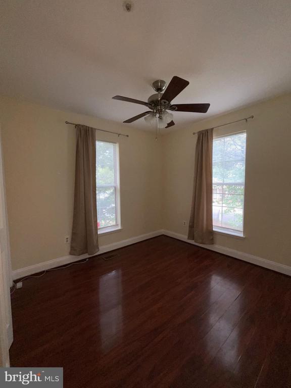Building Photo - 9401 Royal Bonnet Terrace