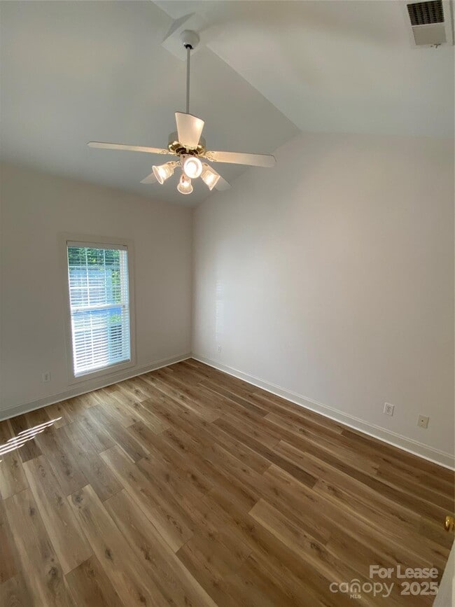 Building Photo - 532 Knighton Hill Rd