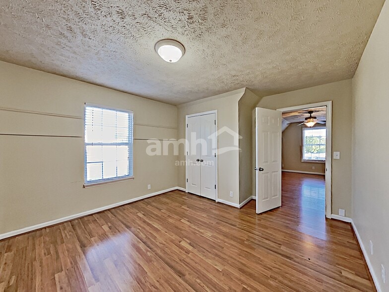 Building Photo - 2926 Windemere Dr