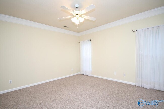 Building Photo - 215 River Oaks Dr