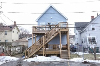 Building Photo - 36 Tracy St