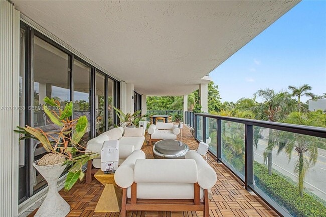 Building Photo - 2575 Brickell Bay Dr