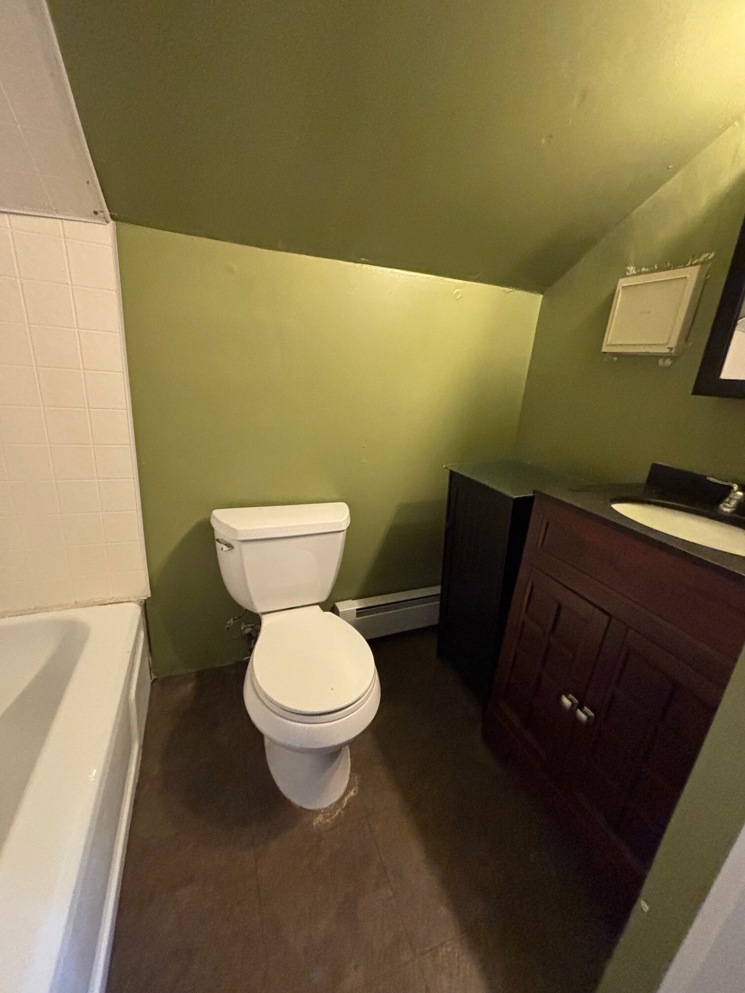 3rd Floor Full Bathroom - 101 Bristol St