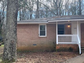 Building Photo - 2 Bedroom 1 Bath Duplex