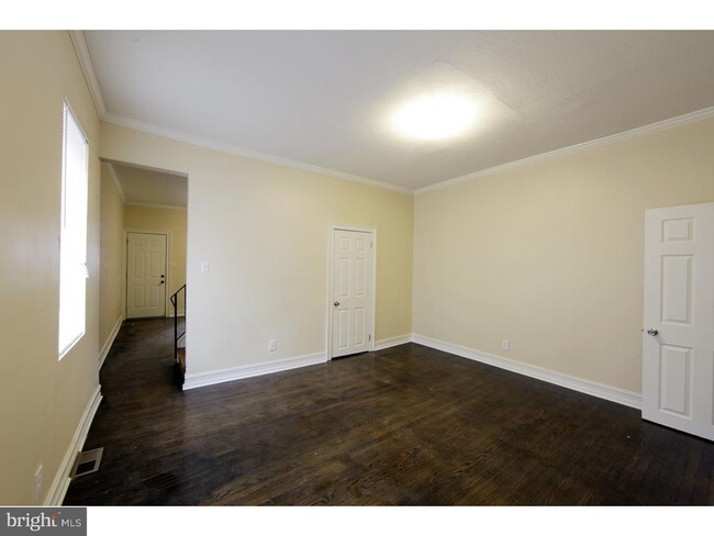 Building Photo - 1432 E Palmer St