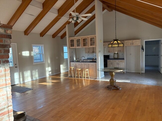 Building Photo - 186 County Rd