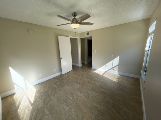 Building Photo - ANNUAL RENTAL - OASIS- 2 BED/2BATH