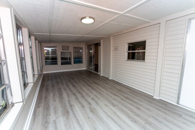 Building Photo - 9355 Lake Dr
