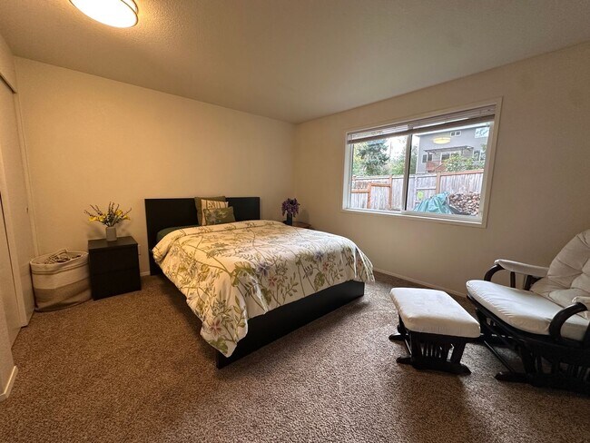 Building Photo - Wonderful Two-Story Seattle House ready to for a family to make it a HOME!