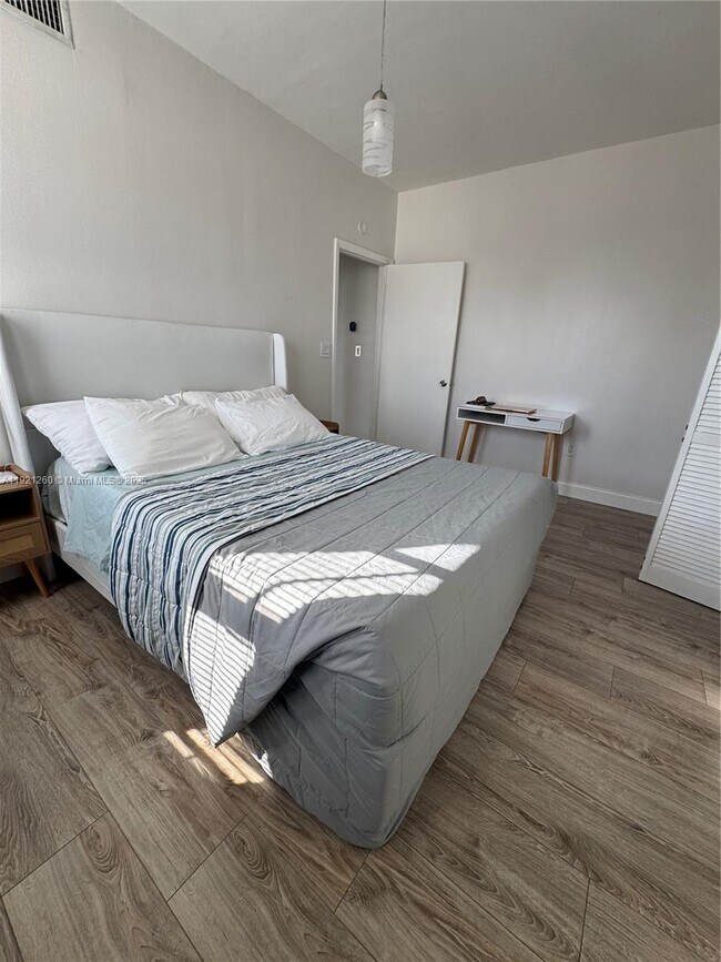 Building Photo - 536 14th St