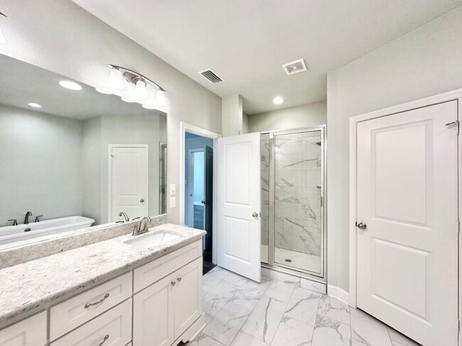 Building Photo - Available Now! Stunning 3 Bedroom 2 Bath i...