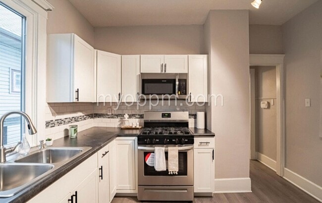 Building Photo - 1512 Binney St