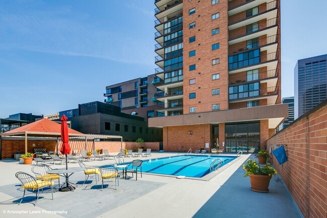 Building Photo - Location is as Good as it Gets!