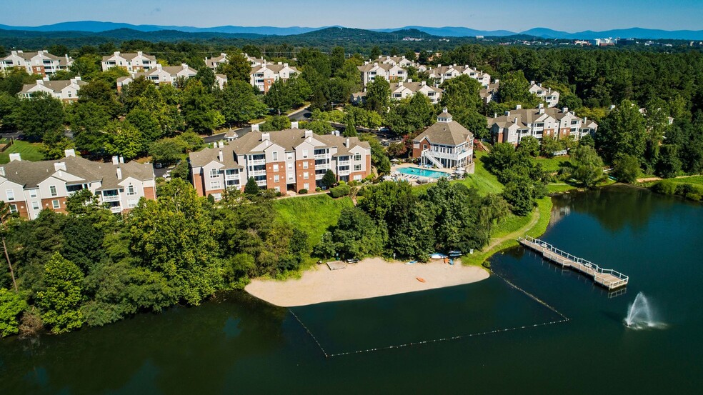 Primary Photo - Lakeside Apartments