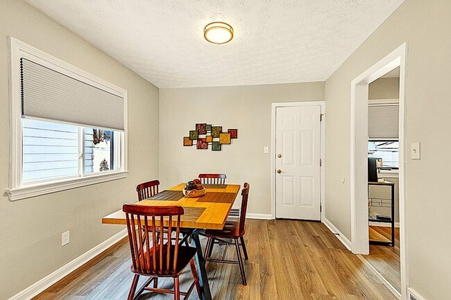 Building Photo - 3 BED 1 BATH SINGLE FAMILY HOME IN BEAUTIFUL SOUTH EUCLID