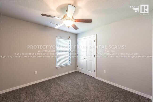 Building Photo - 124 N Benchmark Ln