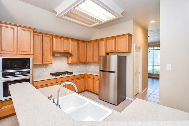 Building Photo - 10018 Park Meadow Dr