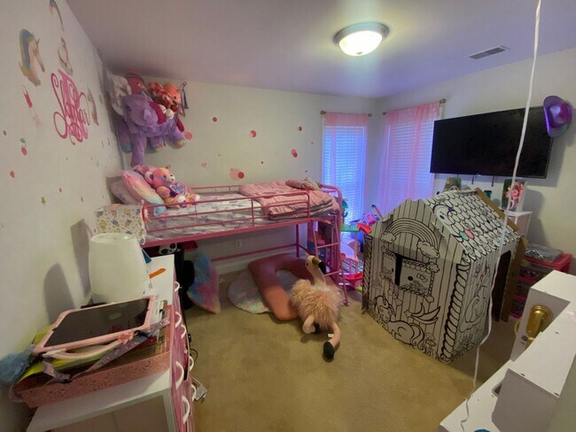 Building Photo - 281 E Creek Bend