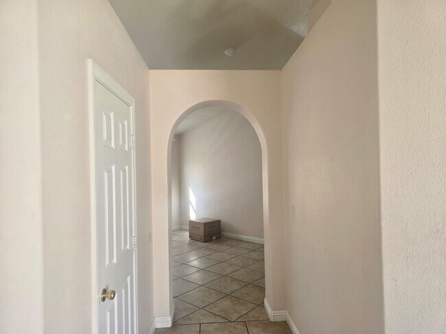 Building Photo - 3 bedroom home