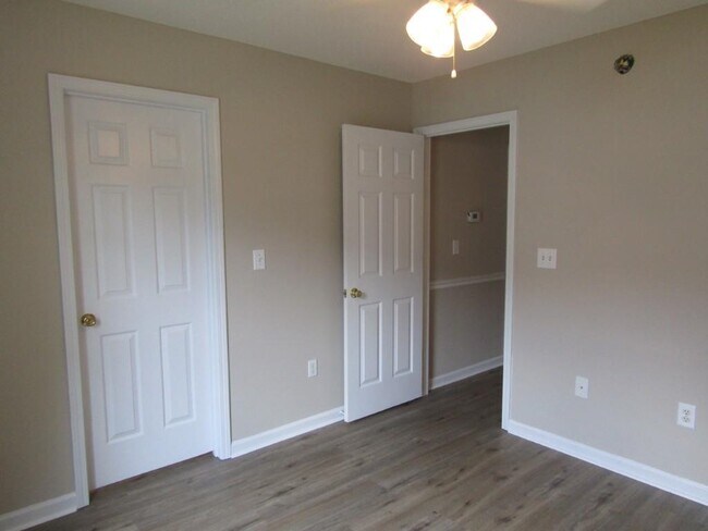Building Photo - 2208 Seaford Dr