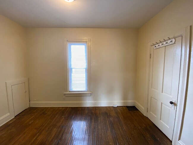 Building Photo - E Woodruff Ave 66-68 RGI