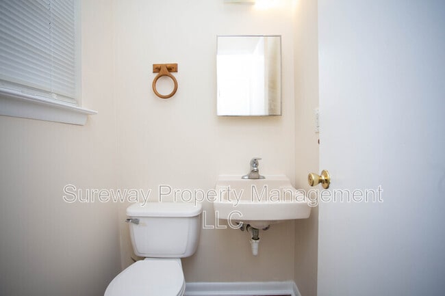 Building Photo - 5729 Irving Ave