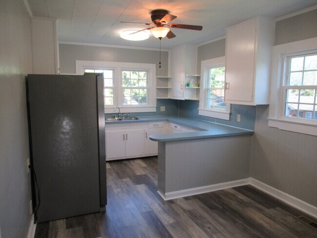 Building Photo - Check out this beautifully renovated white...