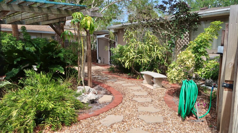 Building Photo - 4571 Beacon Dr