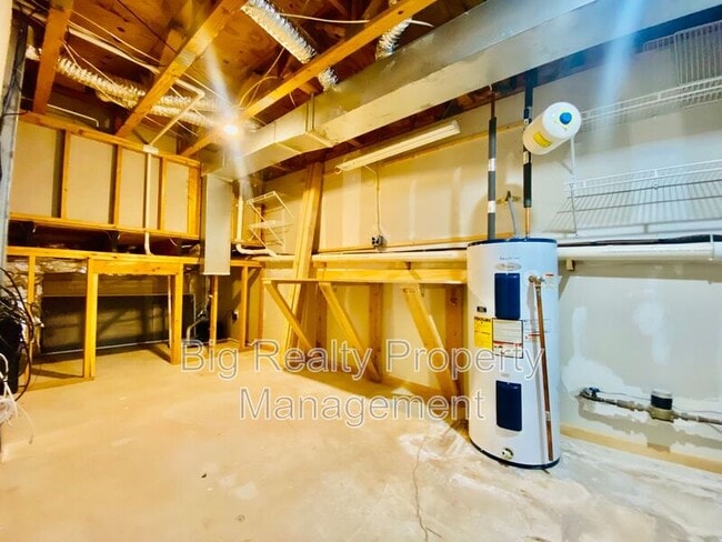 Building Photo - 819 Dewees Pl