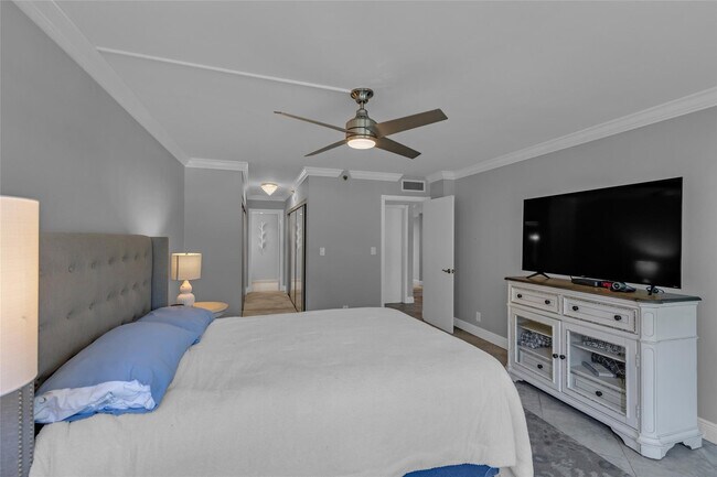 Building Photo - 2900 NE 14th Street Causeway