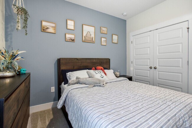 Building Photo - 4 Bedroom in CRESTVIEW!!