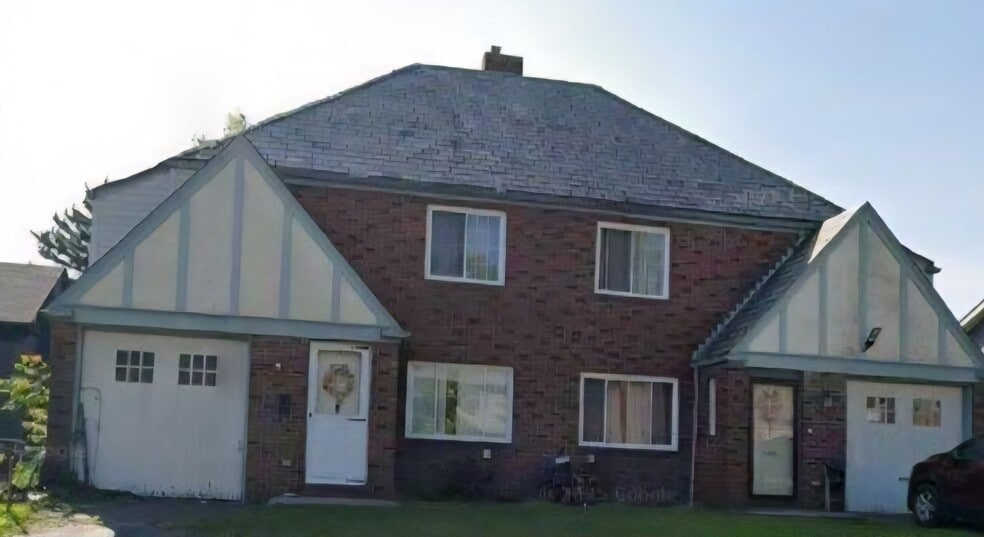 Building Photo - 335 Charles Ave