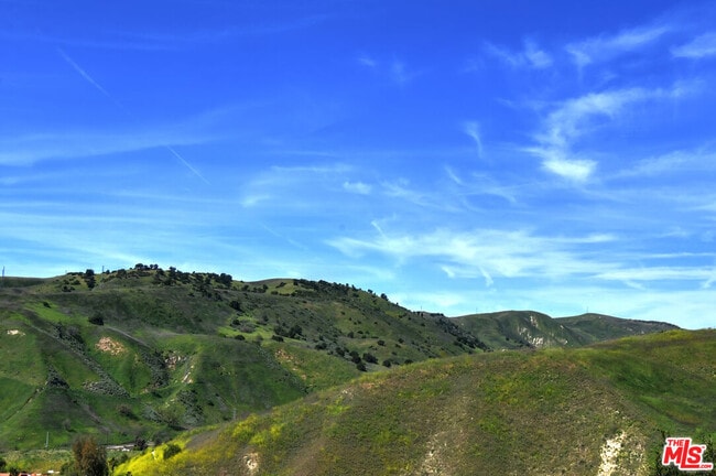 Building Photo - 26065 Farmfield Rd