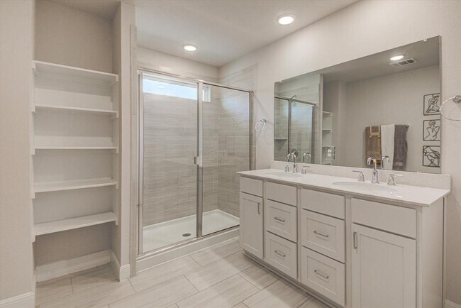 Building Photo - 15610 Ellinger Dr