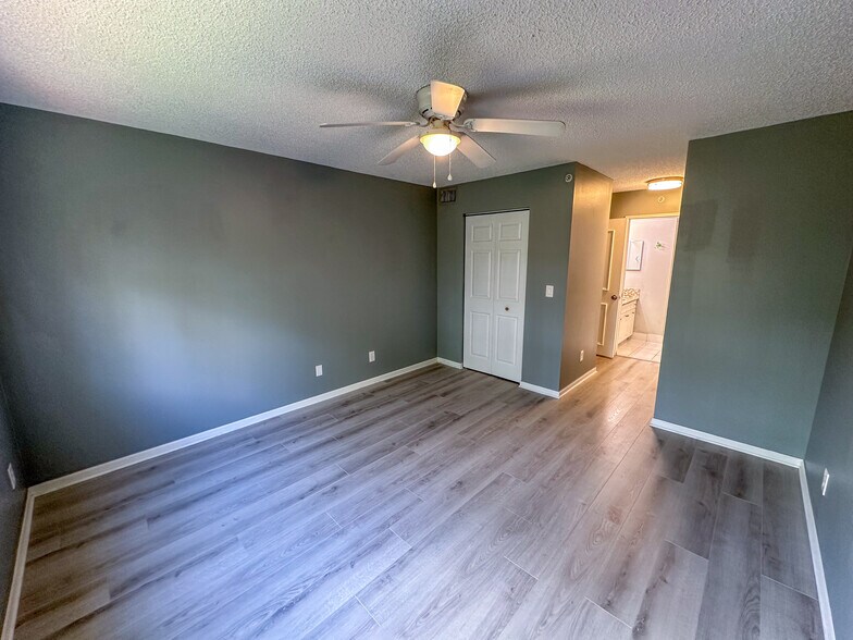 Building Photo - 1250 Wildwood Lakes Blvd