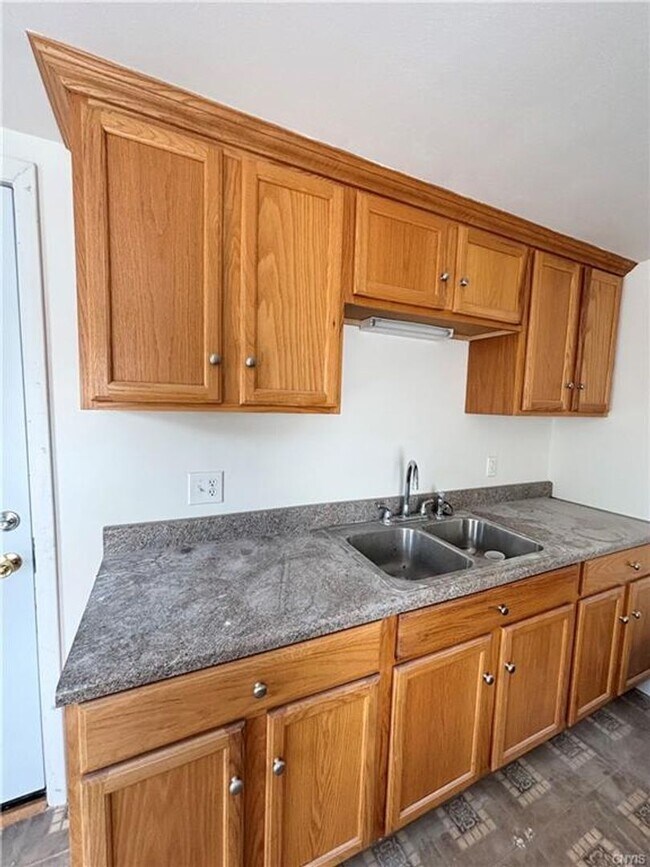 Building Photo - 221 Turin St