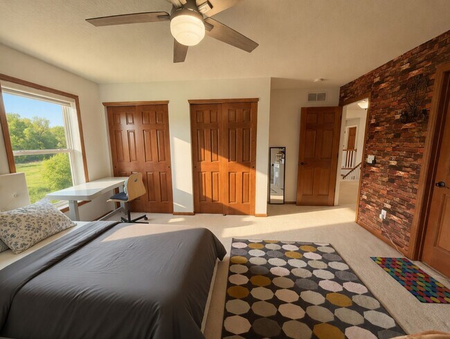 Building Photo - Rare executive rental in chanhassen! 5 beds no upgrade left behind!!!