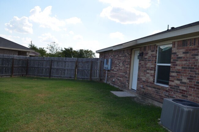 Building Photo - 2002Tru