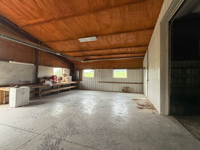 Building Photo - 1695 Louser Rd