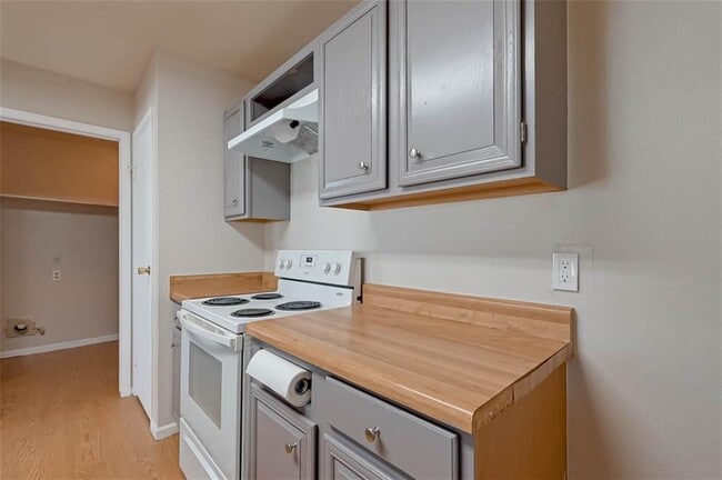 Building Photo - 2411 Country Pl Dr