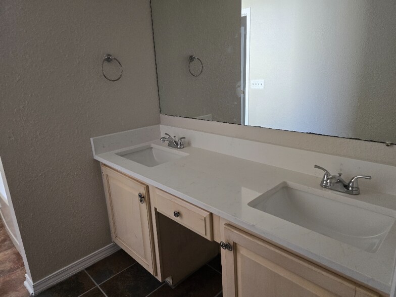 Building Photo - 2566 Barron Ct