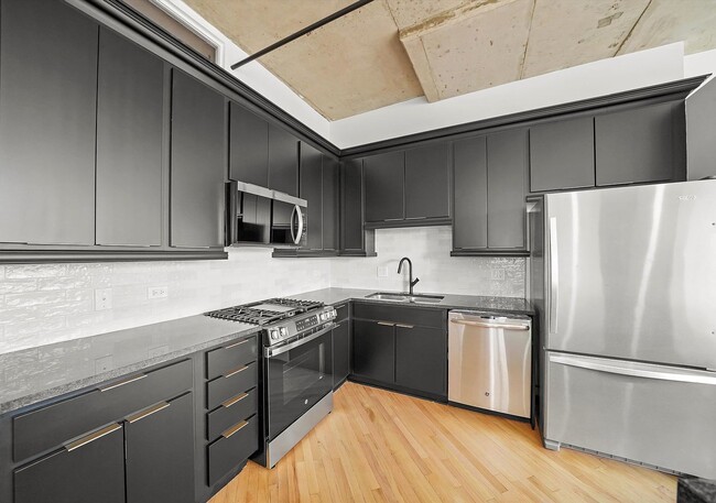 Building Photo - 6 S Laflin St