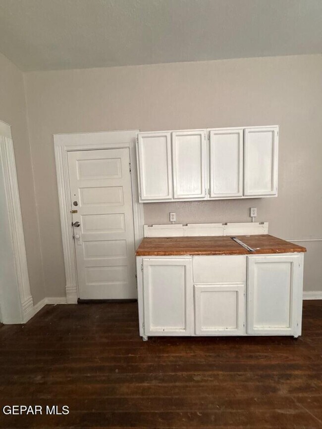 Building Photo - 1114 N El Paso St