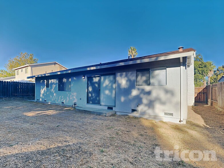 Building Photo - 748 La Cruz Ln
