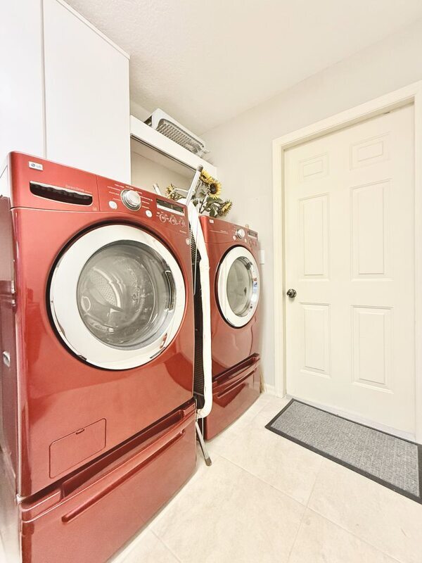 Building Photo - 8724 Ashbury Dr