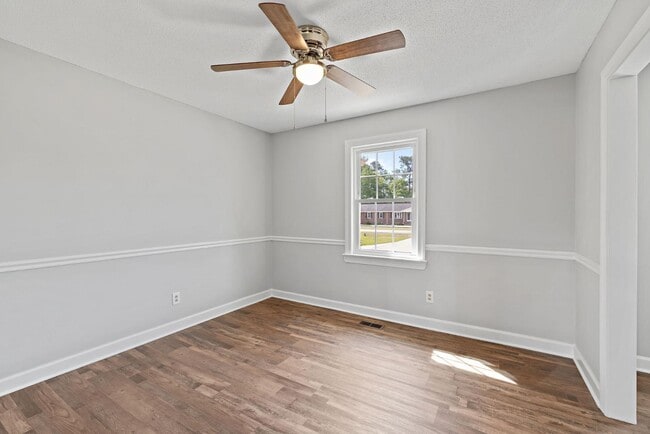 Building Photo - 315 Holland Hill Dr