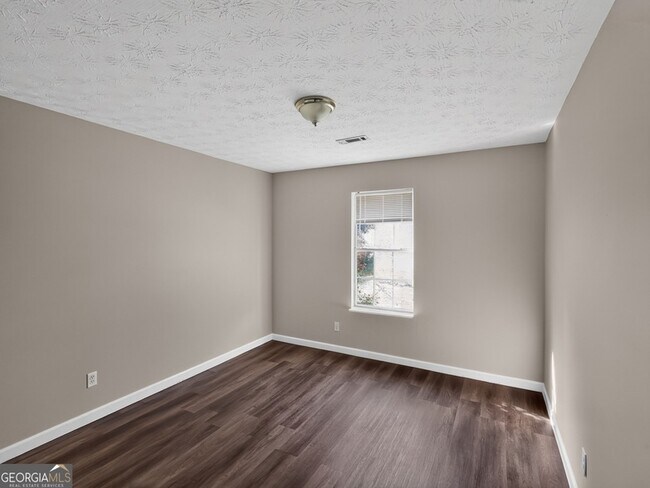 Building Photo - 22 Canterbury Dr