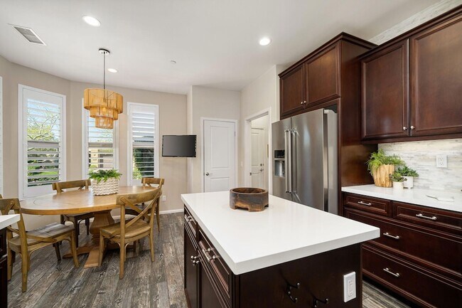 Building Photo - 51234 Longmeadow St